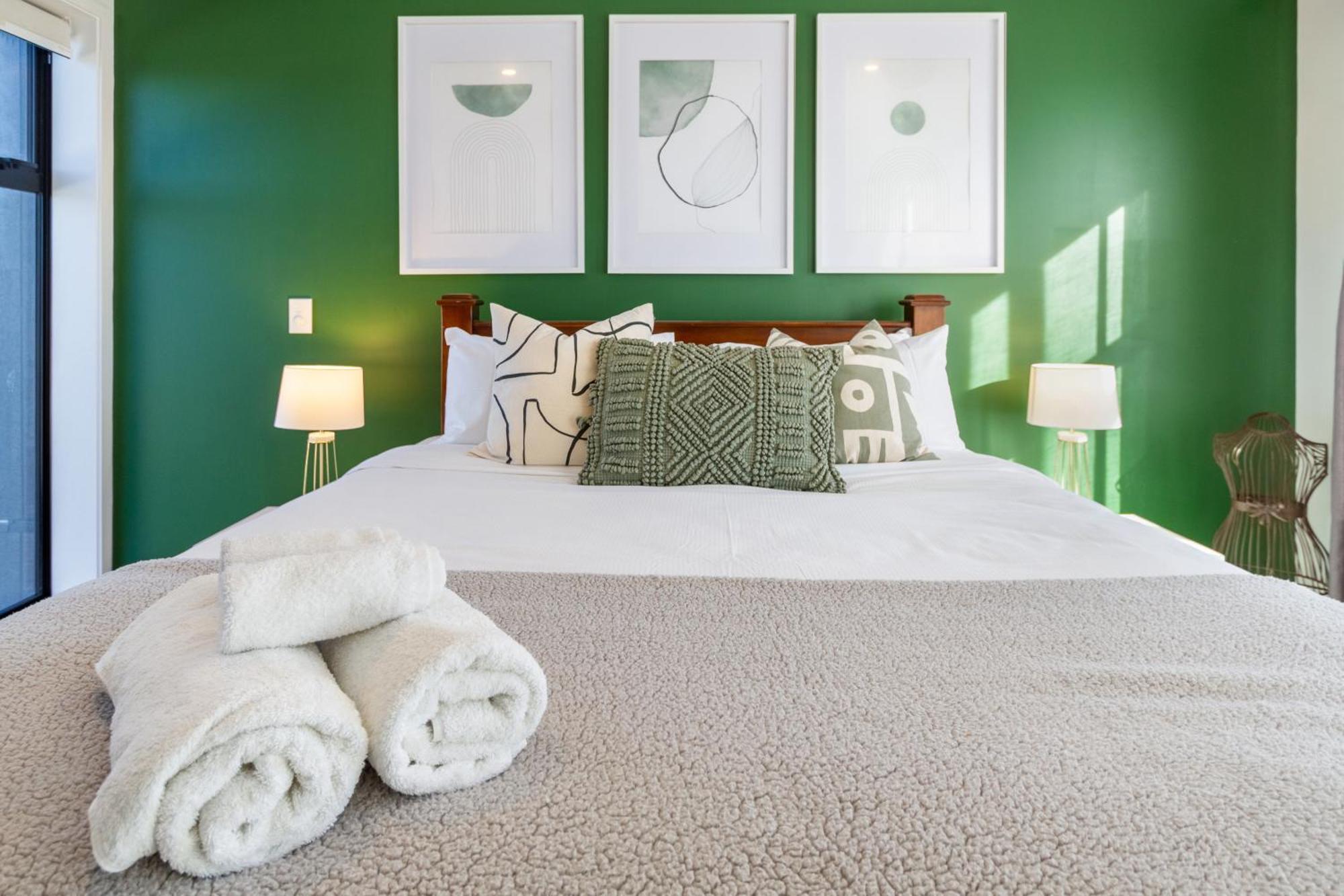 Gorgeous In Green - 2 Bed Central Oasis W/King Bed Κράισττσερτς Εξωτερικό φωτογραφία