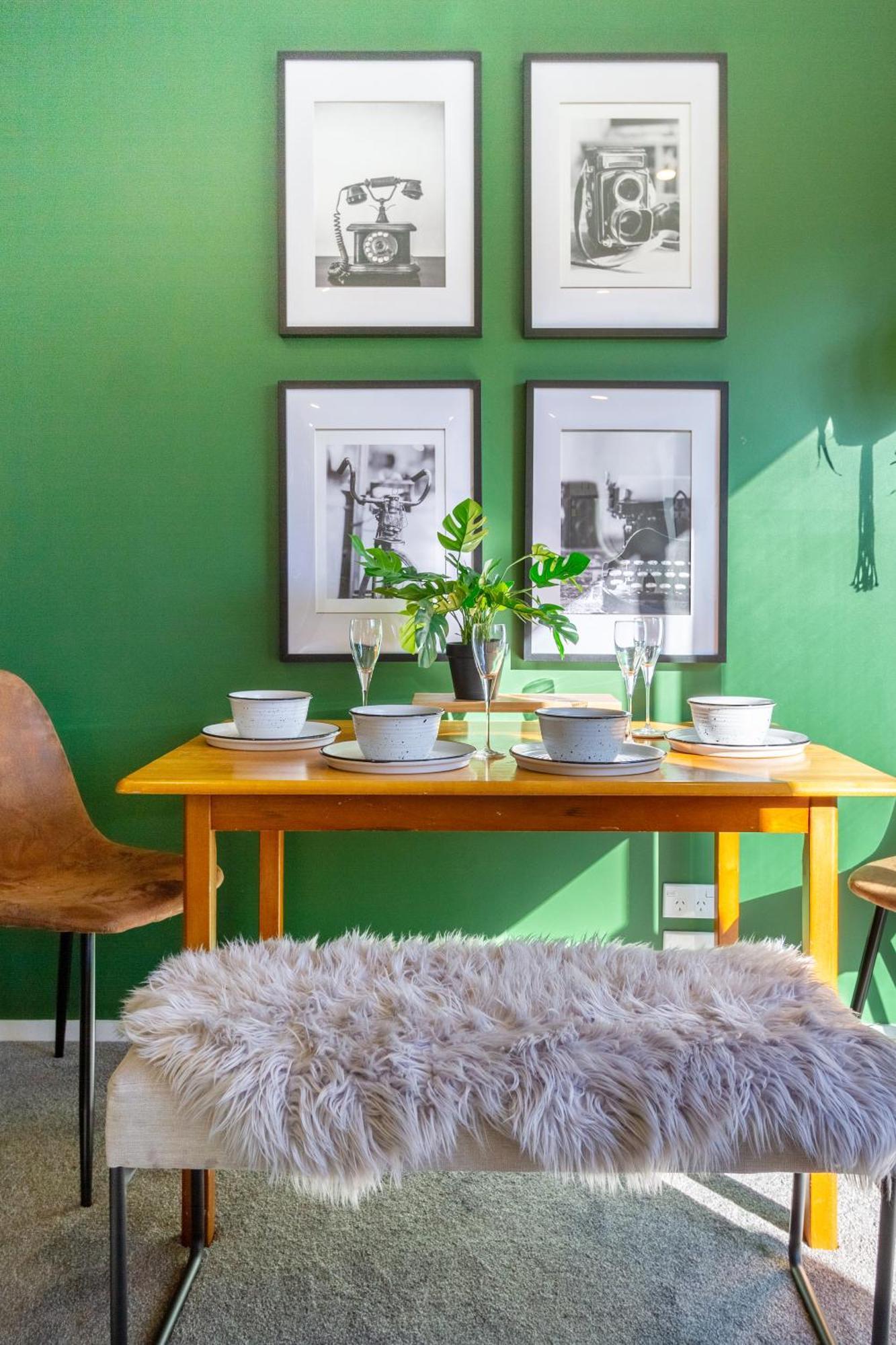 Gorgeous In Green - 2 Bed Central Oasis W/King Bed Κράισττσερτς Εξωτερικό φωτογραφία
